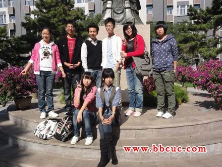 2010年国庆节播音精品班学员传媒大学校园行